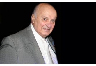 <p>
	T&uuml;rkiye Gazeteciler Cemiyeti &uuml;yesi Fethi Pirin&ccedil;cioğlu 17 Mayıs Perşembe g&uuml;n&uuml; vefat etti.</p>
<p>
	Fethi Pirin&ccedil;cioğlu&rsquo;nun&nbsp; cenazesi 19 Mayıs 2012 Cumartesi g&uuml;n&uuml; &ouml;ğle namazının ardından Yıldız Hamidiye Camisi&rsquo;nden alınarak Zincirlikuyu Mezarlığı&rsquo;nda toprağa verilecek.&nbsp;</p>
<p>
	T&uuml;rkiye Gazeteciler Cemiyeti Y&ouml;netim Kurulu, Fethi Pirin&ccedil;cioğlu&rsquo;nun &ouml;l&uuml;m&uuml;yle ilgili yayınladığı mesajda &ldquo;Değerli b&uuml;y&uuml;ğ&uuml;m&uuml;z, Fethi Pirin&ccedil;cioğlu&rsquo;nu kaybettik. Fethi Pirin&ccedil;cioğlu&rsquo;nu sevgi ve saygıyla anarken ailesine&nbsp; ve basın topluluğumuza başsağlığı diliyoruz&rdquo; dedi.</p>
<p>
	VIP Turizm'in kurucusu olan Fethi Pirin&ccedil;cioğlu 1925 yılında Diyarbakır&rsquo;da doğdu. Robert Kolej ile New York &Uuml;niversitesi'nden mezun oldu. Mesleğe l948 yılında Cumhuriyet Gazetesi&rsquo;nde Beyoğlu Muhabirliği yaparak başladı. Gazetenin uzun s&uuml;re ABD muhabirliğini yaptı. T&uuml;rkiye Turizm Yazarları ve Gazetecileri Derneği&rsquo;nin (ATURJET) Başkanlığı&rsquo;nı &uuml;stlendi.</p>
<p>
	&nbsp;</p>
