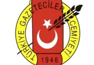 <p>
	T&uuml;rkiye Gazeteciler Cemiyeti, Abdi İpek&ccedil;i'yi 1 Şubat &Ccedil;arşamba g&uuml;n&uuml; bir dizi etkinlikle anacak...</p>
<p>
	Uğradığı silahlı saldırı sonucu yaşamını yitiren T&uuml;rkiye Gazeteciler Cemiyeti Başkan Vekili, Milliyet Gazetesi Genel Yayın Y&ouml;netmeni ve Başyazarı Abdi İpek&ccedil;i &ouml;l&uuml;m&uuml;n&uuml;n 33.yılında 1 Şubat 2012 &Ccedil;arşamba g&uuml;n&uuml; Zincirlikuyu&rsquo;daki mezarı başında saat 11.00&rsquo;de d&uuml;zenlenecek t&ouml;renle anılacak.</p>
<p>
	T&uuml;rkiye Gazeteciler Cemiyeti aynı g&uuml;n Abdi İpek&ccedil;i i&ccedil;in Burhan Felek Konferans Salonu&rsquo;nda saat 14.00&rsquo;de bir panel d&uuml;zenleyecek. Milliyet Gazetesi yazarı Nail G&uuml;reli&rsquo;nin moderat&ouml;rl&uuml;ğ&uuml;nde yapılacak panele konuşmacı olarak TGC Başkanı Orhan Erin&ccedil;, Basın Konseyi Başkanı Orhan Birgit ve Radikal Gazetesi Yazarı Altan &Ouml;ymen katılacaklar.</p>
<p>
	Gazetecilerin &ouml;rg&uuml;tlenmesi ve basın meslek ilkelerinin yaşama ge&ccedil;irilmesi konusundaki &ccedil;alışmalarıyla bilinen Abdi İpek&ccedil;i, yaygın medyada ve uluslararası gazetecilik kuruluşlarında &uuml;st d&uuml;zey sorumluluklar almıştı. Toplu s&ouml;zleşmelerin ilk imzalanışına da &ouml;nc&uuml;l&uuml;k eden Abdi İpek&ccedil;i ilkeli haberciliğin &ouml;nc&uuml;lerinden sayılıyor.</p>
<p>
	<strong>TGC BAŞKANI ORHAN ERİN&Ccedil;, G&Ouml;P D&Ouml;NEM BAŞKANLIĞI G&Ouml;REVİNİ DEVREDECEK</strong></p>
<p>
	Panelin sonunda T&uuml;rkiye Gazeteciler Cemiyeti Başkanı Orhan Erin&ccedil;, G&Ouml;P D&ouml;nem Başkanlığı g&ouml;revini Basın Konseyi Başkanı Orhan Birgit&rsquo;e devredecek.</p>
<p>
	TGC Abdi İpek&ccedil;i&rsquo;yi Anma Paneli</p>
<p>
	Moderat&ouml;r<br />
	Nail G&uuml;reli (Milliyet Gazetesi Yazarı)</p>
<p>
	Konuşmacılar</p>
<p>
	Orhan Erin&ccedil; (TGC Başkanı)<br />
	Orhan Birgit (Basın Konseyi Başkanı)<br />
	Altan &Ouml;ymen (Radikal Gazetesi Yazarı)</p>
<p>
	Tarih&nbsp;&nbsp;&nbsp;&nbsp;&nbsp; : 1 Şubat 2012 &Ccedil;arşamba<br />
	Saat&nbsp;&nbsp;&nbsp;&nbsp;&nbsp;&nbsp; : 14.00<br />
	Yer&nbsp;&nbsp;&nbsp;&nbsp;&nbsp;&nbsp;&nbsp;&nbsp; : TGC Burhan Felek Konferans Salonu -Cağaloğlu<br />
	&nbsp;</p>
