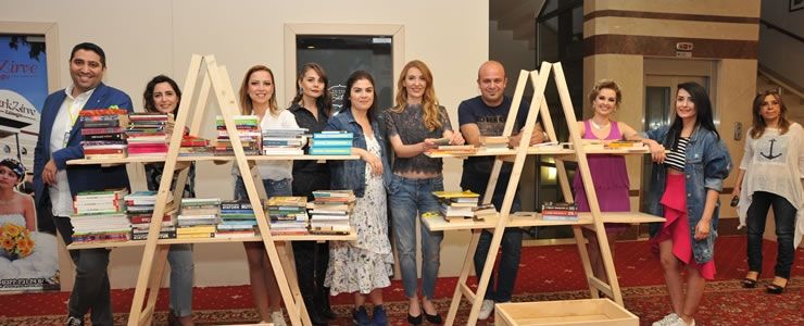 Yüzlerce kitap için bir araya geldiler