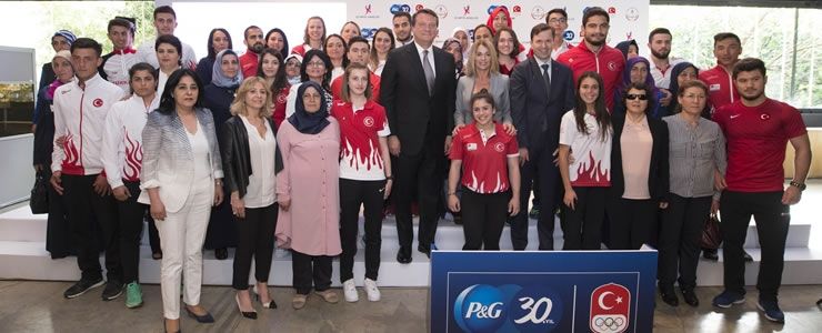 P&G Türkiye’den 30 sporcuya ve annelerine destek