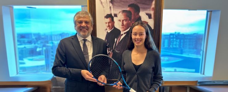Milli Tenisçi Zeynep Sönmez'in sponsoru Glabelink Ünimar