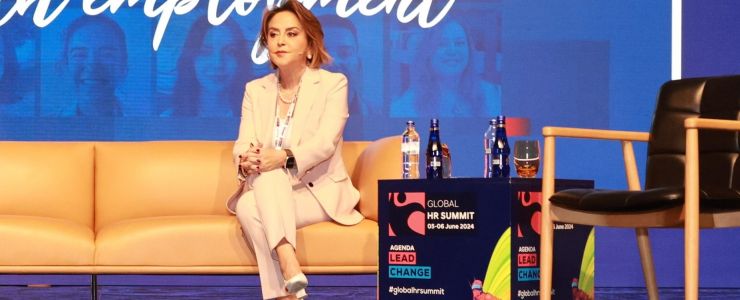 EMİNE SABANCI KAMIŞLI’YA ÜSTÜN BAŞARI ÖDÜLÜ