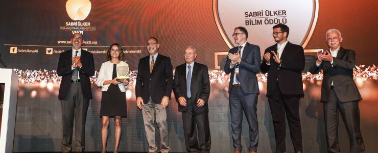 Sabri Ülker Bilim Ödülü’nü Dr. Aydan Bulut Karslıoğlu kazandı