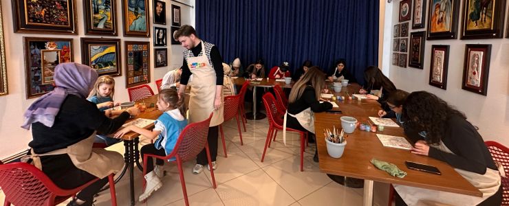 GELENEKTEN GELECEĞE "ÇİNİ ATÖLYESİ" İLE BAŞLADI