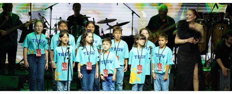 Candan Erçetin ve TEGV’li çocuklar sahnede