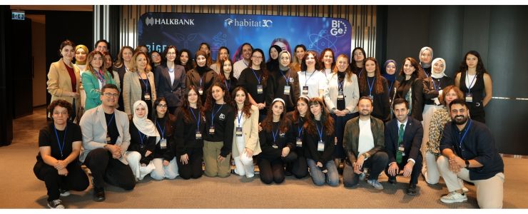 Geleceğin Teknoloji Odaklı Kadın Liderleri Ödüllerini Aldı