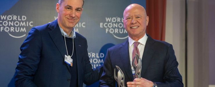 LEVENT ÇAKIROĞLU, DAVOS ZİRVESİ’NDE YAPAY ZEKÂ DESTEKLİ SANAYİ DÖNÜŞÜMÜNÜ AKTARDI