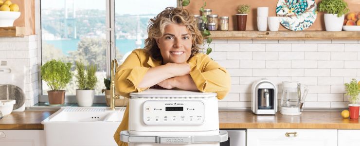 Karaca, Yeni Reklam Filminde Refika Birgül 