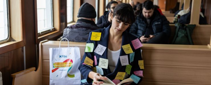 Kadınların görünmeyen yükünü post-itlerle anlattı