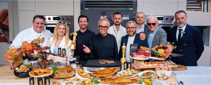 Karaca Üç Yıldır Yıldızlarla Aynı Sofrada