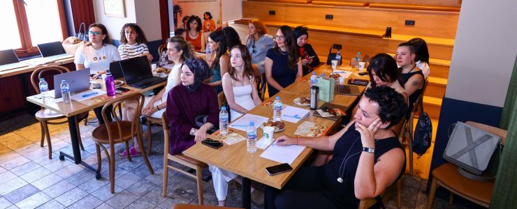 Starbucks Kadın Girişimine Alan Açıyor