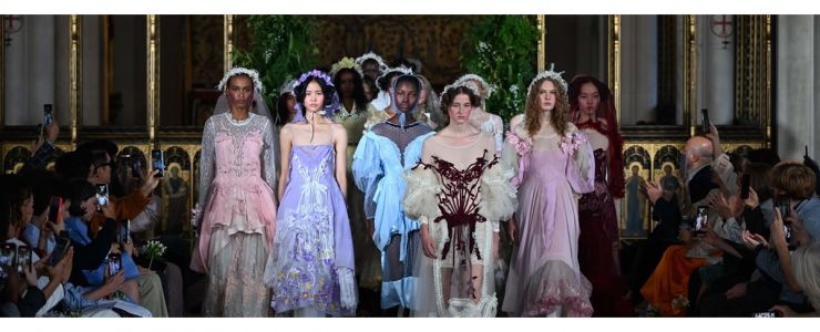 ANTEP İŞİ BORA AKSU İLE LONDRA MODA HAFTASI’NDA DAMGA VURDU!