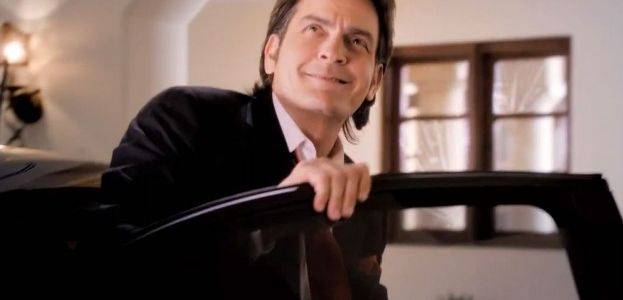 "Yaramaz Çocuk" Charlie Sheen Fiat 500 Abarth reklamında