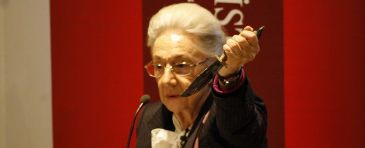 Betûl Mardin önderliğinde "Hiç mi vicdanın sızlamadı?" semineri gerçekleştirildi