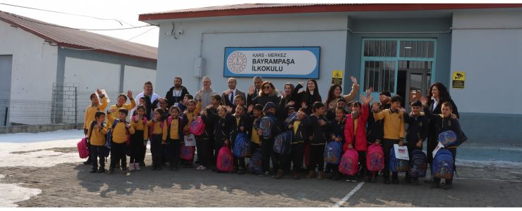 D&R, köy okulları projesiyle Kars'ta binlerce kitap dağıttı