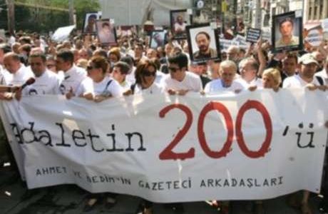 Gazetecilerden "Adaletin 200'ü" eylemi