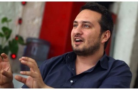 Genç yönetmen Seyfi Teoman kaza geçirdi