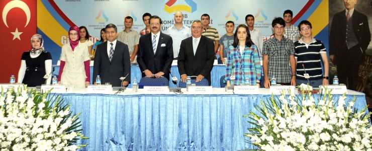 M. Rifat Hisarcıklıoğlu öğrencilerle bir araya geldi