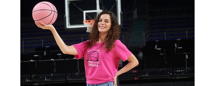 Pembe Top Özge Özpirinçci’ye emanet 
