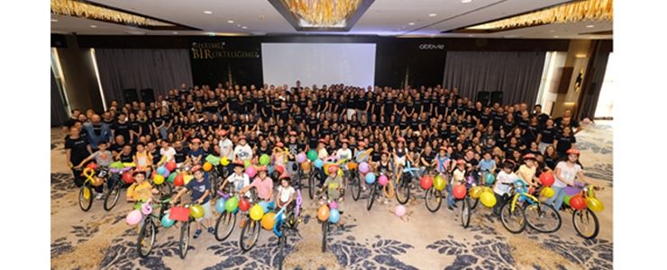 AbbVie Gönüllüleri Toçev’li çocukların bisiklet heyecanına ortak oldu 