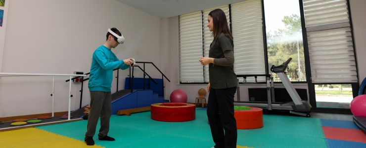 ENGELSİZ YAŞAM MERKEZİ&rsquo;NDE VR DESTEKLİ REHABİLİTASYON BAŞLADI